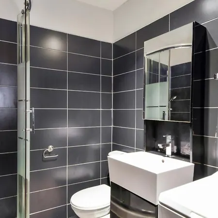 Charming Studio Close To Train Station And Old Apartment